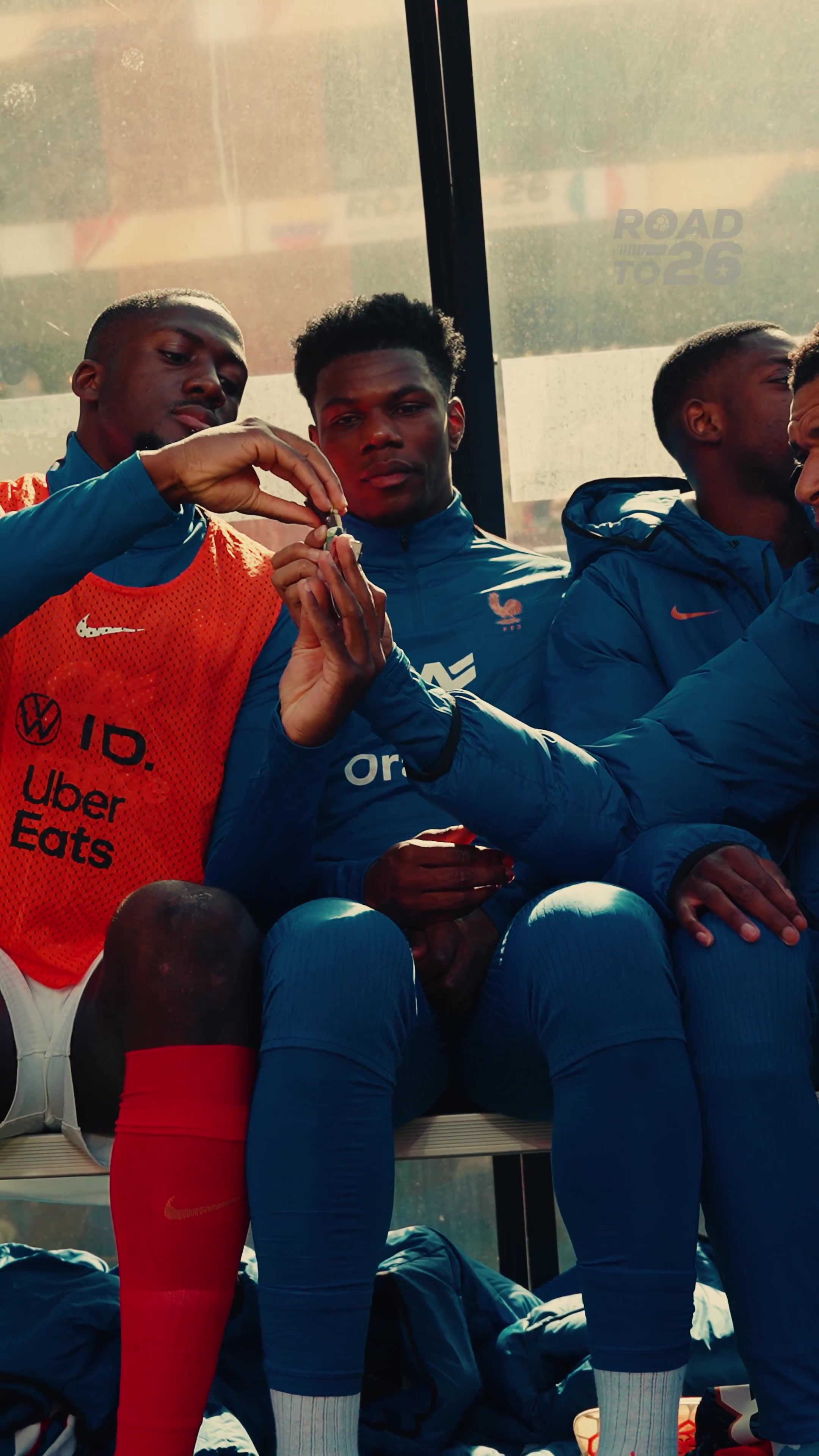 壹号娱乐下载-你给我来点！姆巴佩替补席找科纳特要零食，吃了一口给了琼阿梅尼